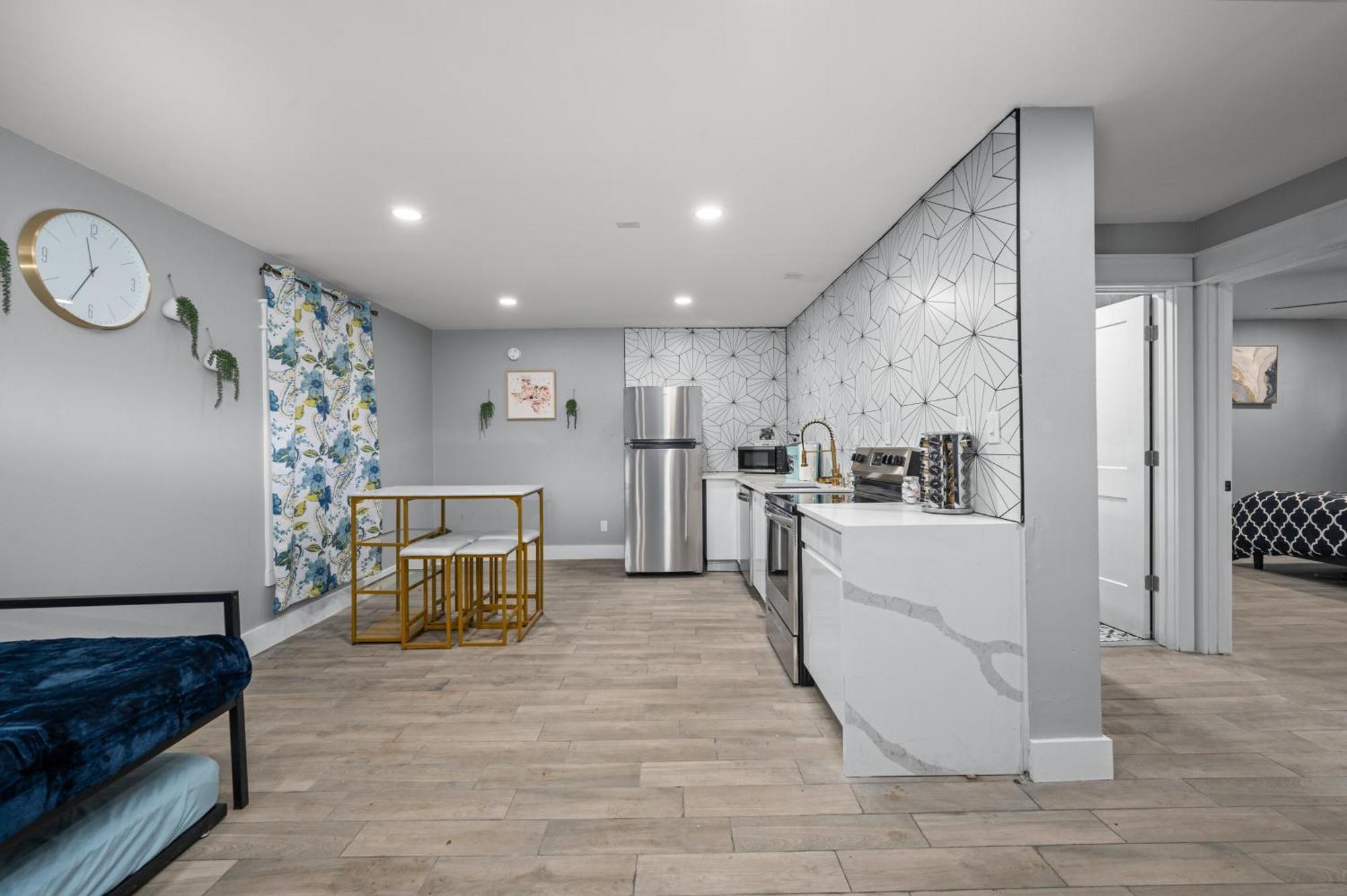 Comfortable 2Br Uptown Escape With Free Park Хюстън Екстериор снимка