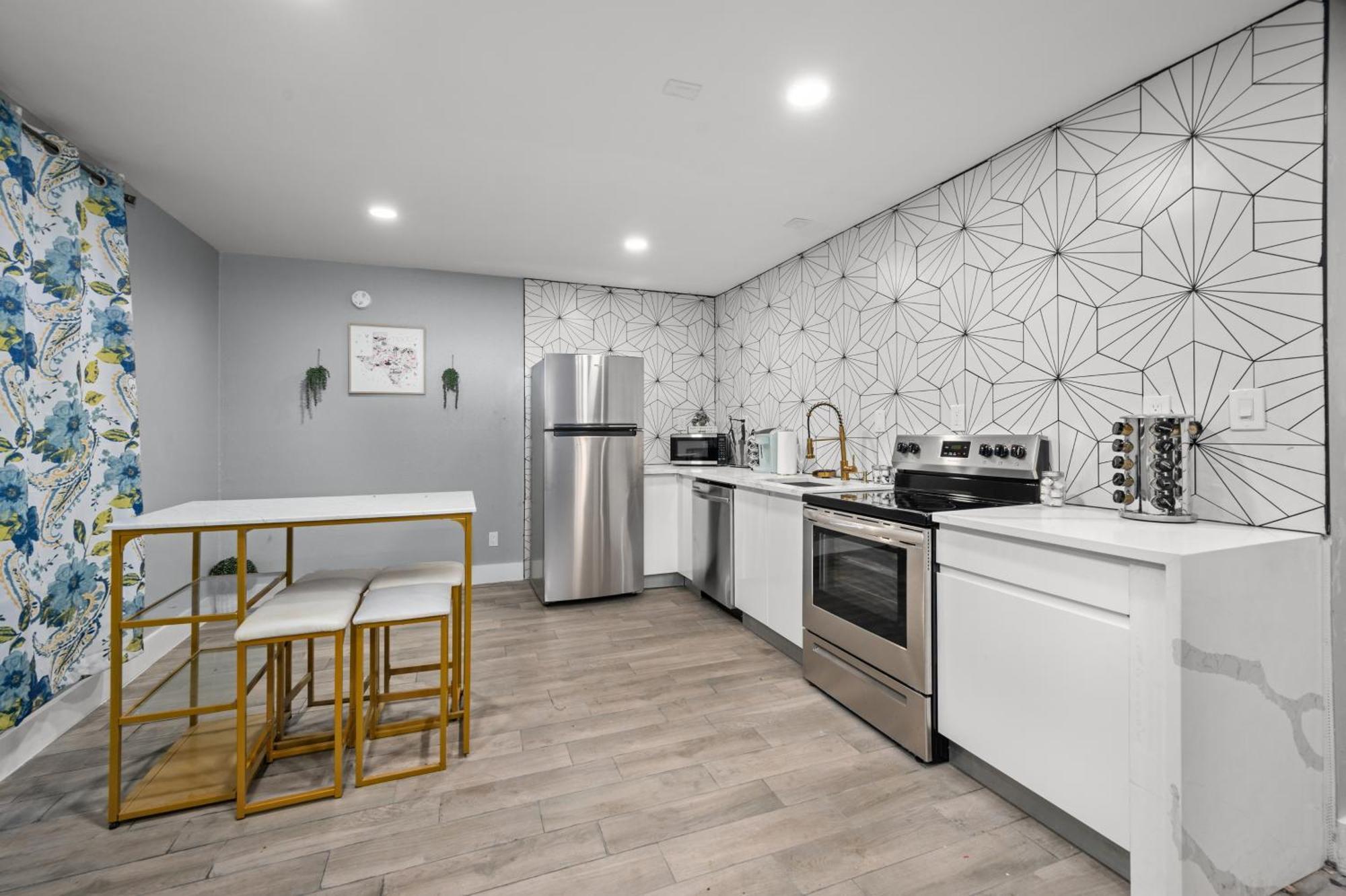 Comfortable 2Br Uptown Escape With Free Park Хюстън Екстериор снимка