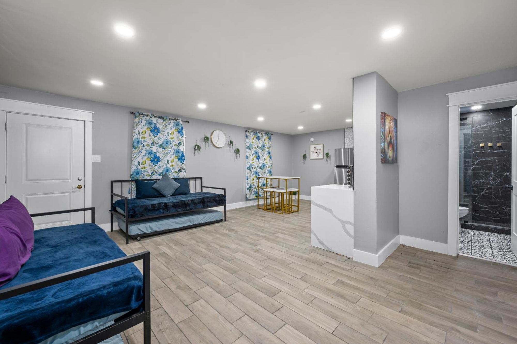 Comfortable 2Br Uptown Escape With Free Park Хюстън Екстериор снимка