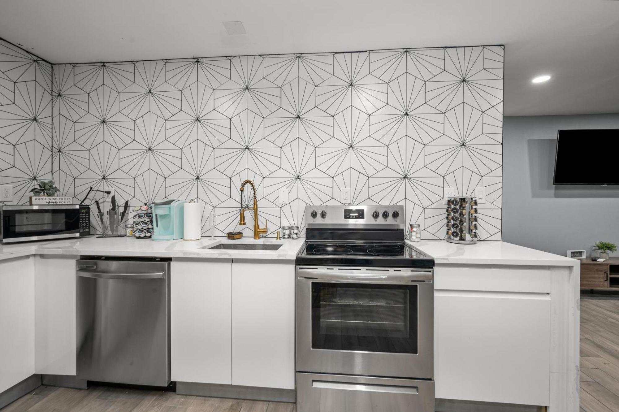 Comfortable 2Br Uptown Escape With Free Park Хюстън Екстериор снимка